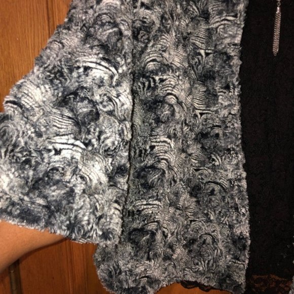 Chico’s Faux Fur Jacket Sz L - EUC - Picture 3 of 6